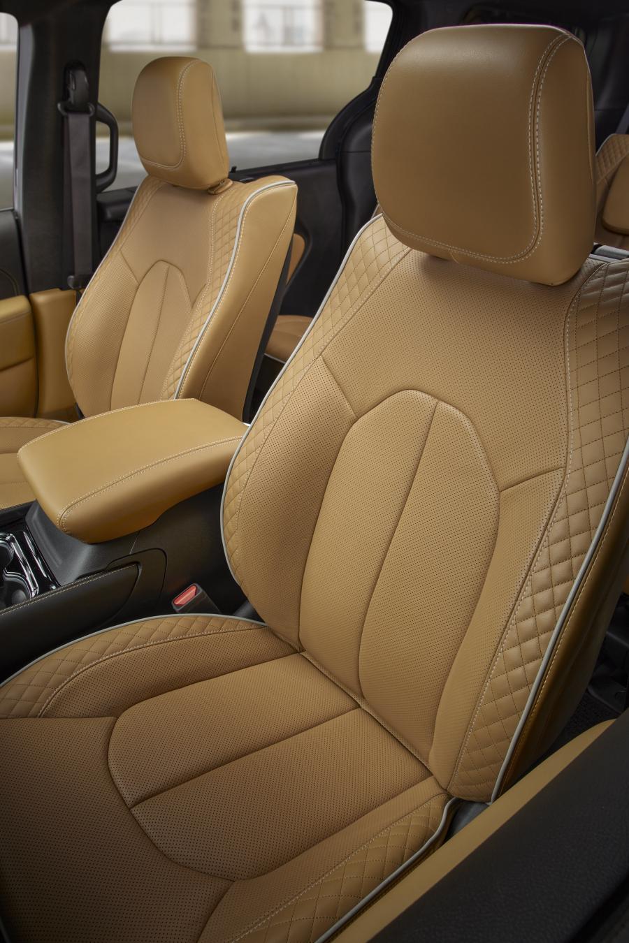 Интерьер Chrysler Pacifica Pinnacle AWD (RU) 2020 года  (фото 39 из 82)